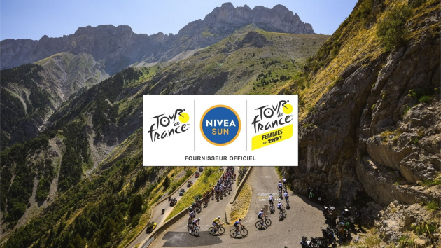 Radfahrer auf einem Bergpass bei der Tour de France, Logo mittig - Quelle: Beiersdorf
